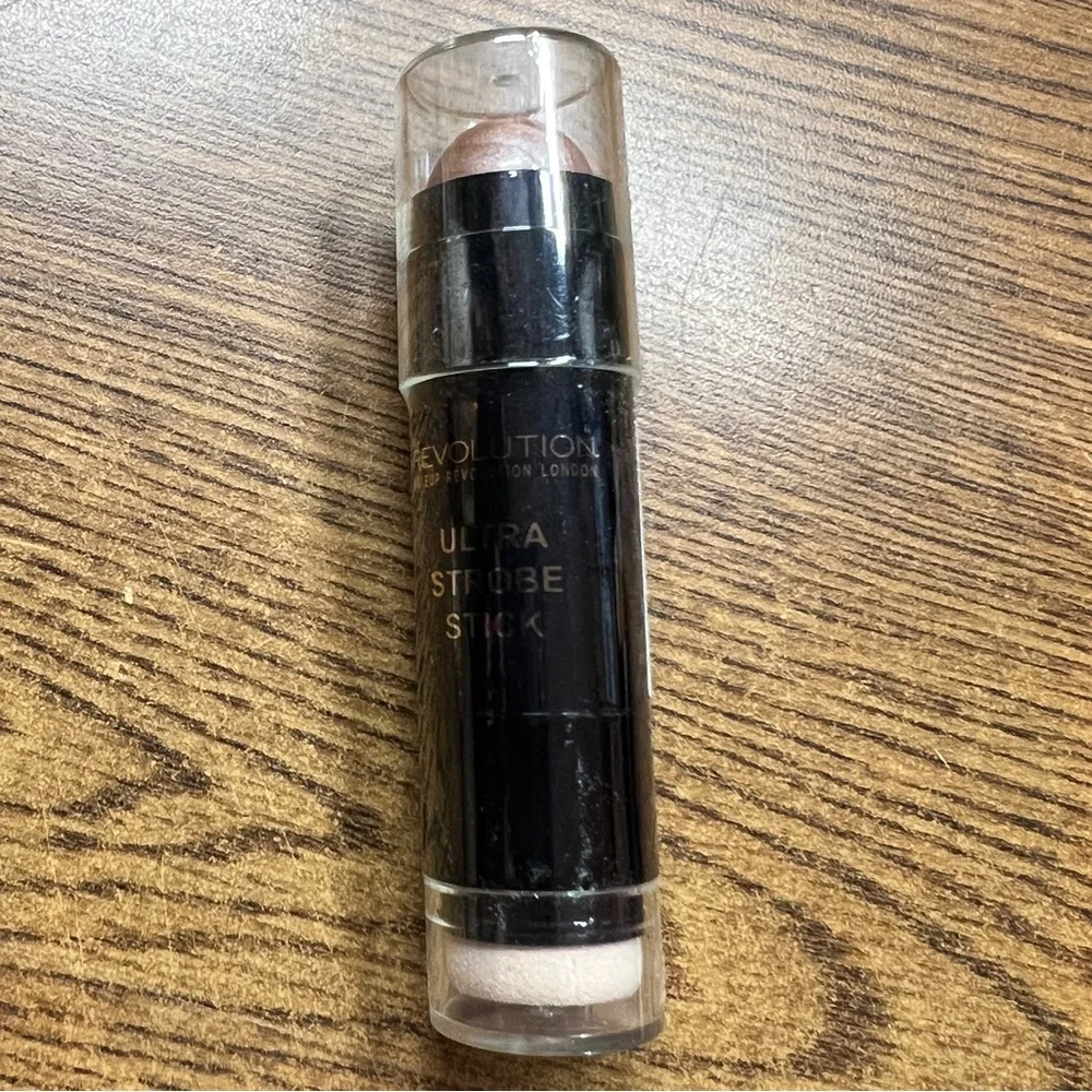 Makeup Revolution Ultra Strobe Stick Peach Liggtening